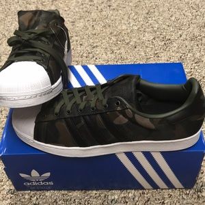 Men’s Adidas Superstar size 13 shoe